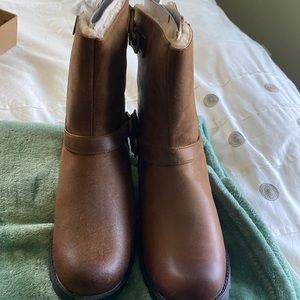 Women’s Grandile Ugg Boots Size US Women’s 7 UK 5.5 Color Brown